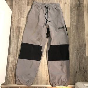 Fyve snowboard pants